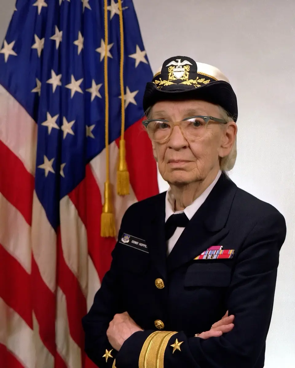 Grace Hopper 海军准将。她做的 A-0 系统让机器自己去查表、翻译程序，compiler（编译器）这个词由她推广开。